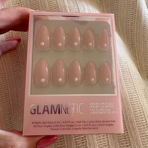 New Glamnetic Press-On WifeyAlmond Nails in Nude with Pearl Accent
